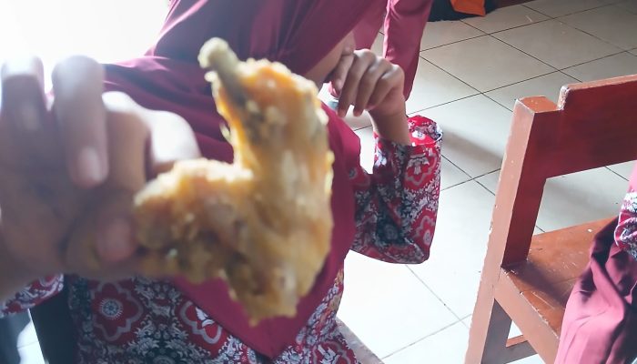 Aroma Makanan Bergizi Gagal Jadi Cita Rasa di SDN 33 Bombana