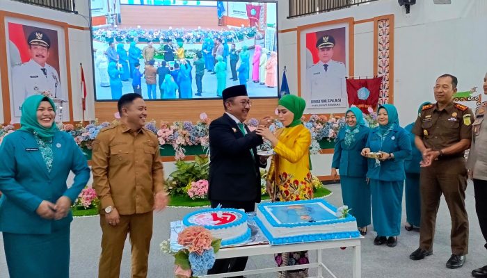 Lewat Sepotong Kue, Kasih Sayang Pimpinan Bombana Tumpah di Hari Kartini ke-61