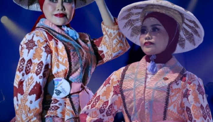 Pesona Tenun “Rapa Dara” Bersinar Panggung HUT Sultra ke-61, Hj. Fatmawati Kasim Marewa Jadi Sorotan