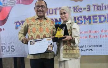Ir. H. Burhanuddin Diakui Nasional, Terima PJS Awards 2025 Atas Komitmen Dukung Kebebasan Pers