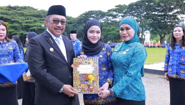 Semangat Baru ASN Bombana di HKN ke-117, Bupati Burhanuddin Serahkan 841 SK PPPK dan CPNS