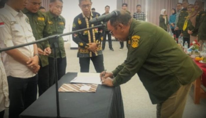 Bupati Burhanuddin Kukuhkan Pengurus KTNA Bombana, Dorong Pertanian Unggul dan Berdaya Saing