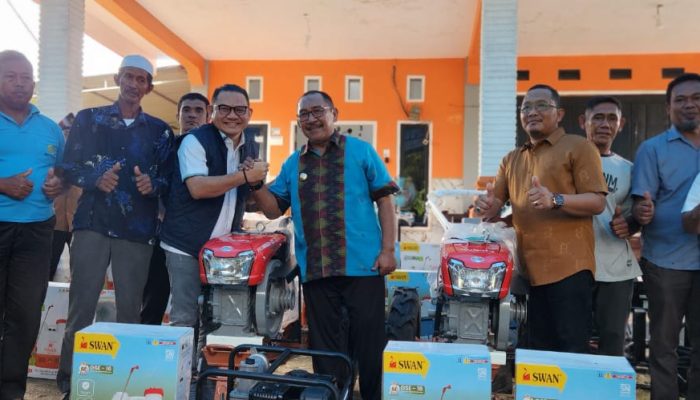 Jaelani Sentuh Petani Bombana Lewat Bantuan Alsintan