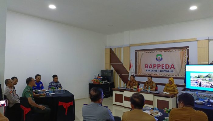 Kejar Target 100 Hari, Wabup Bombana Ancam Cabut Izin Pemilik Bangkai Kapal Jika Membandel