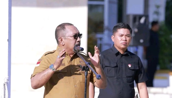 Bupati Bombana Tegaskan Disiplin ASN dalam Apel Akbar: “Jangan Hanya Hadir untuk Absen”