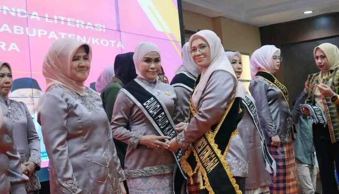 Dikukuhkan Jadi Bunda PAUD dan Literasi, Fatmawati Siap Gerakkan Semangat Baca dari Desa ke Desa