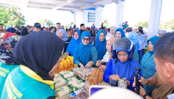 Gerakan Pangan Murah Digelar Serentak, Warga Bombana Serbu Bazar Sembako