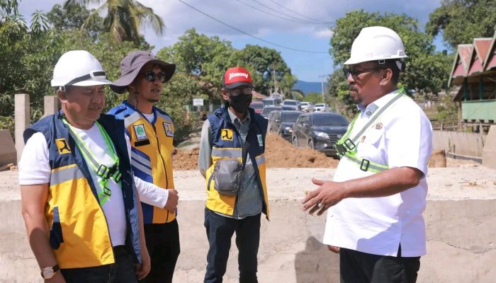 Burhanuddin-Ahmad Yani Tinjau Kabaena, Tegaskan Komitmen Tutup Semua Jalan Berlubang Tahun Ini