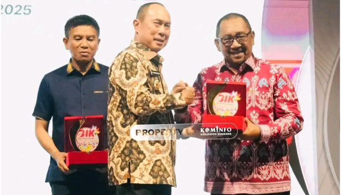 Bupati Bombana Raih BIK Award 2025, OJK Dorong Sultra Jadi Daerah Cerdas Finansial