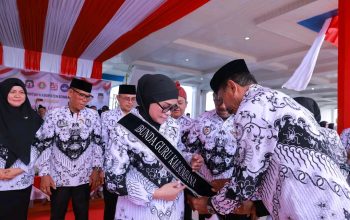 Hj. Fatmawati Kasim Marewa Dinobatkan Sebagai Bunda Guru Kabupaten Bombana