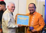 Kado Manis Akhir Tahun, PPID Bombana Cetak “Double Kill” Juara se-Sultra