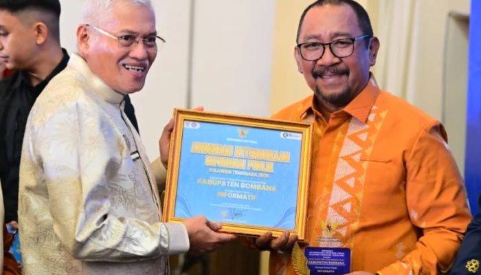 Kado Manis Akhir Tahun, PPID Bombana Cetak “Double Kill” Juara se-Sultra