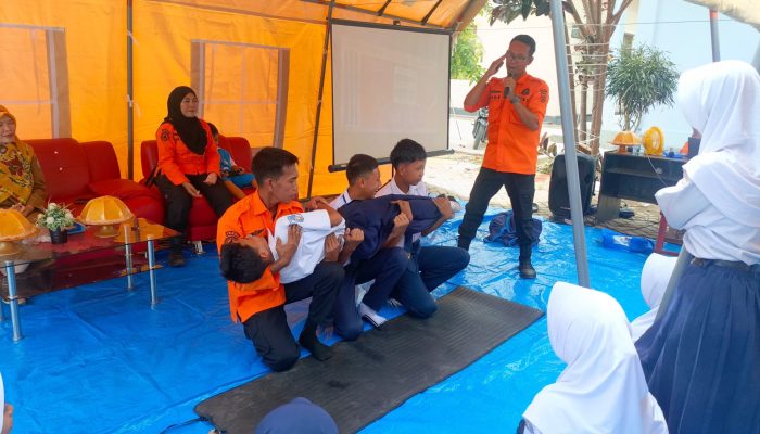 Puluhan Pelajar SMP Gelar Pelatihan Pencegahan Bencana di Kantor BPBD Bombana