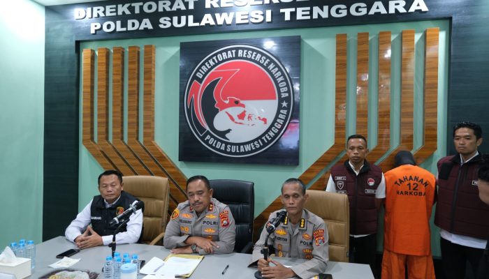 Polda Sultra Gagalkan Penyelundupan 6,5 Kg Sabu Jaringan Internasional, Kurir Ditangkap Setelah Kejar-kejaran di Kendari
