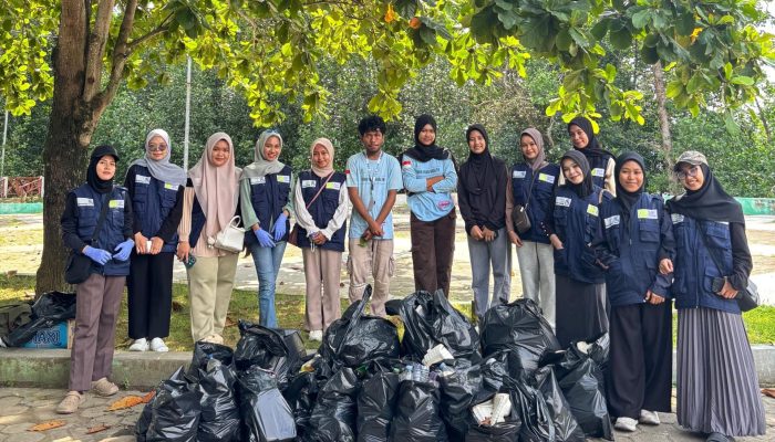 Simpul Relawan Indonesia Sultra Sambut Tahun Baru 2026 dengan Aksi Bersih-bersih di Kota Kendari