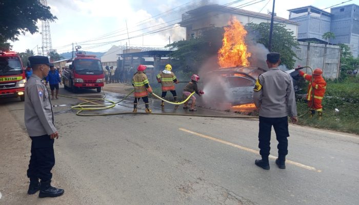 Mobil Sigra Terbakar di Rumbia, Diduga Dipicu Korek Api di Dasbor