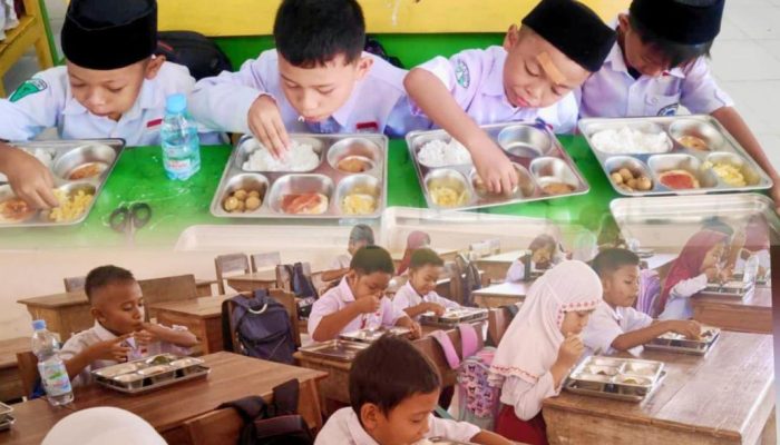 MBG di Bombana Jangkau 32 Ribu Penerima, Serap Ratusan Tenaga Kerja Lokal