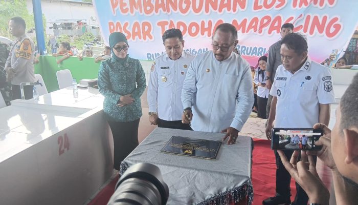 Bupati Bombana Resmikan Los Ikan Pasar Tadoha Mapaccing, Tegaskan Tak Ada Lagi Pedagang di Luar Pasar