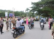 Polres Bombana Bagikan Takjil, Libatkan TNI hingga Dinas Kesehatan