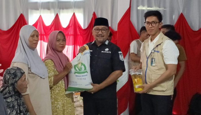 Pemkab Bombana dan Bulog Salurkan Bantuan Pangan untuk 18.758 KPM Jelang Lebaran