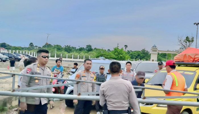 Kapolres Bombana Pantau Arus Balik di Pelabuhan Pising, Pastikan Keamanan dan Pelayanan Optimal