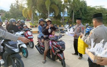 Sesaat Polres Bombana Hadir, Takjil dan Doa Mengalir di Bundaran Munajah