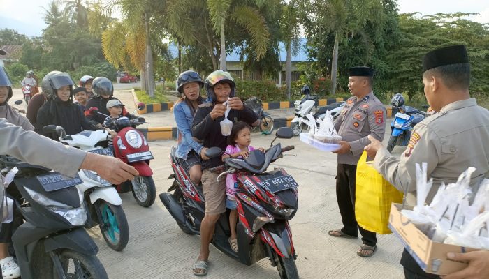 Sesaat Polres Bombana Hadir, Takjil dan Doa Mengalir di Bundaran Munajah