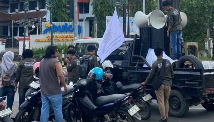 HIPPELWANA Demo DPRD Sultra, Soroti Dugaan Kerusakan Lingkungan akibat Tambang di Kabaena