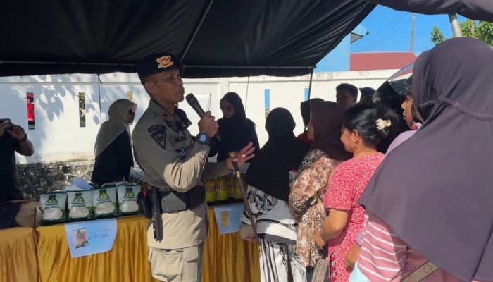 Batalyon A Pelopor Satbrimob Polda Sultra Gelar Pasar Murah, Warga Antusias Berburu Kebutuhan Pokok
