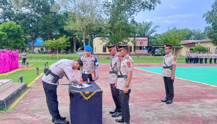 Sertijab Kasat Lantas dan Kapolsek Rarowatu, Kapolres Bombana Tekankan Amanah dan Profesionalisme