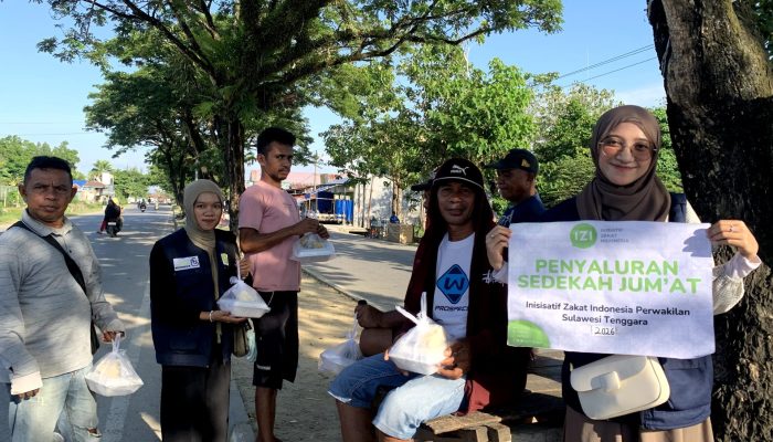 IZI Sultra Salurkan Sedekah Jumat untuk 60 Warga Kendari, Dorong Kepedulian dan Pemberdayaan UMKM