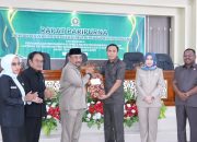 DPRD Bombana Serahkan 7 Rekomendasi LKPJ 2025 ke Bupati
