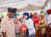 TP PKK Bombana Peringati Hari Kartini dengan Bagi Sembako dan Layanan Kesehatan Gratis