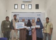Menebar Manfaat untuk Pejuang Pendidikan, YBM PLN UPT Kendari Salurkan Santunan Guru