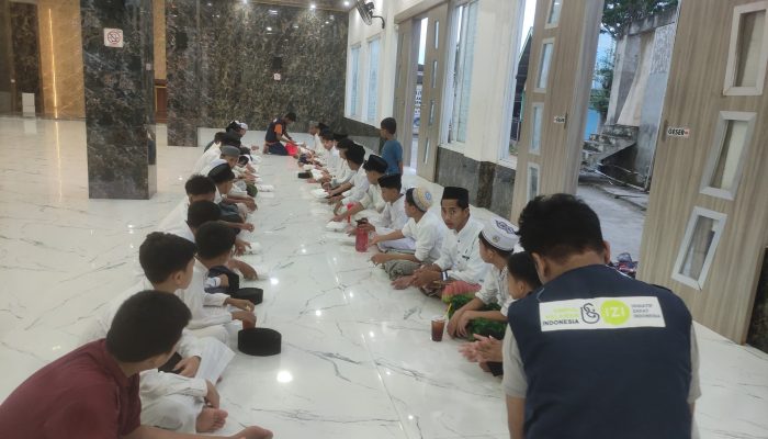 IZI Sultra Gelar Buka Puasa Bersama dan Salurkan Paket Ifthar Arafah 1447 H di Pesantren Al Hijrah Kendari