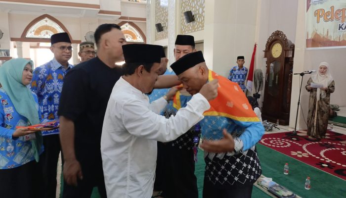 Pemkab Bombana Lepas 127 Calon Jemaah Haji ke Tanah Suci