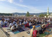 Ribuan Warga Bombana Larut dalam Khidmat Sholat Idul Adha, Bupati Ajak Doakan Jemaah Haji