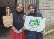 SRI Sultra Gelar Eco Kurban Inisiatif, Bagikan Daging Kurban Tanpa Plastik kepada Warga