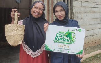 SRI Sultra Gelar Eco Kurban Inisiatif, Bagikan Daging Kurban Tanpa Plastik kepada Warga