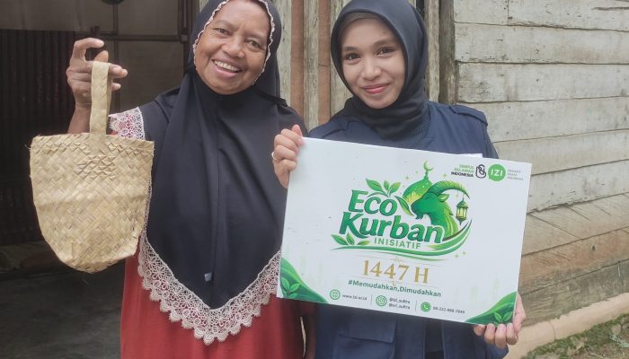 SRI Sultra Gelar Eco Kurban Inisiatif, Bagikan Daging Kurban Tanpa Plastik kepada Warga