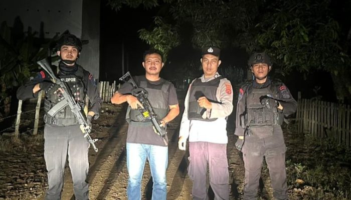 Patroli Dini Hari, Polsek Lantari Jaya Bersama Personel Brimob Perkuat Pengamanan Jam Rawan