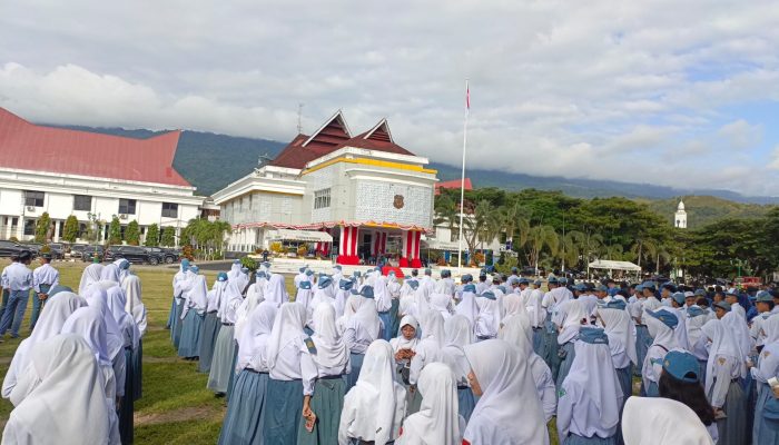 Ratusan Pelajar Ikuti Upacara Hari Lahir Pancasila di Bombana, Bupati Ajak Generasi Muda Hidupkan Nilai-Nilai Kebangsaan