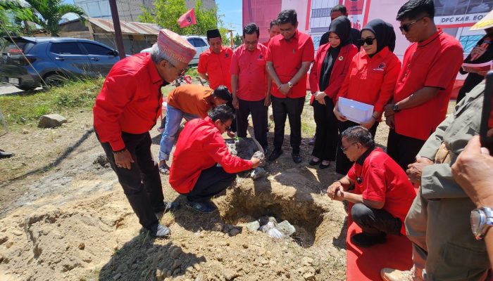 Batu Pertama Kantor PDI–P Bombana Jadi Sinyal Konsolidasi Menuju Target Tujuh Kursi