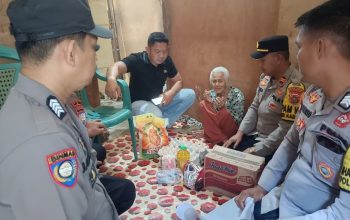 Polsek Kabaena Berbagi Sembako Sambut HUT Bhayangkara Ke-80