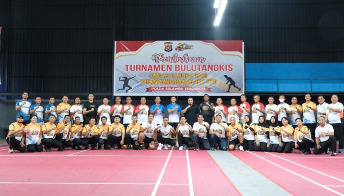 Kapolda Sultra Buka Turnamen Bulutangkis HUT Bhayangkara ke-80 di Kendari