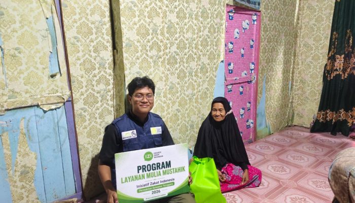 IZI Sultra Salurkan Paket Sembako bagi Masyarakat Pesisir Kendari Lewat Program Layanan Mulia Mustahik