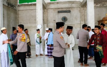 Kapolres Bombana Gelar Jumat Keliling di Kabaena Timur, Sampaikan Pesan Kamtibmas kepada Warga