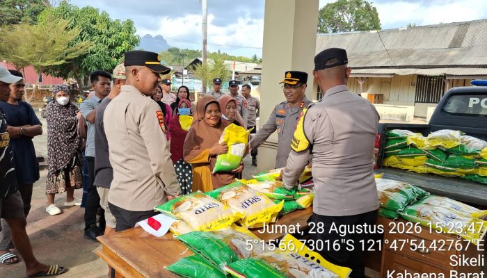 Polres Bombana Gelar Gerakan Pangan Murah di Kabaena, Kapolres Turun Langsung