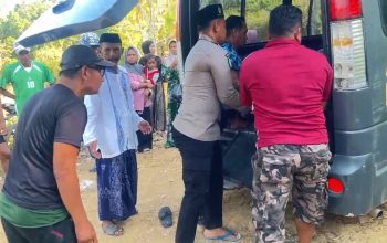 Bhabinkamtibmas Polres Bombana Hadir Dampingi Pemakaman Warga Tapuhahi