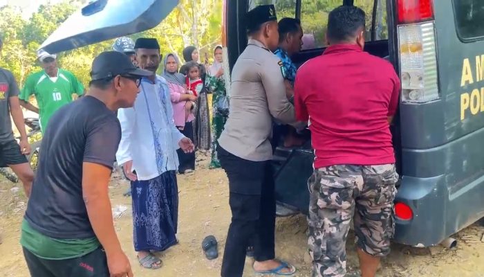 Bhabinkamtibmas Polres Bombana Hadir Dampingi Pemakaman Warga Tapuhahi